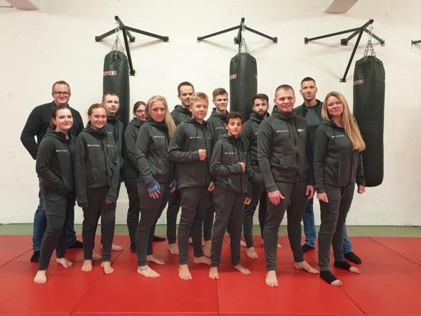 Novos fatos de treino para a escola de artes marciais MKL