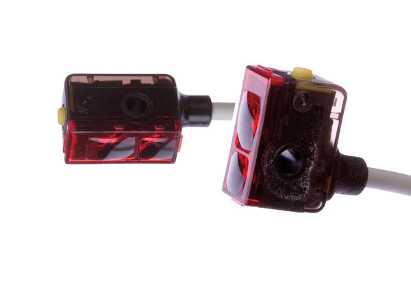 OTQ9 - the smallest with background suppression